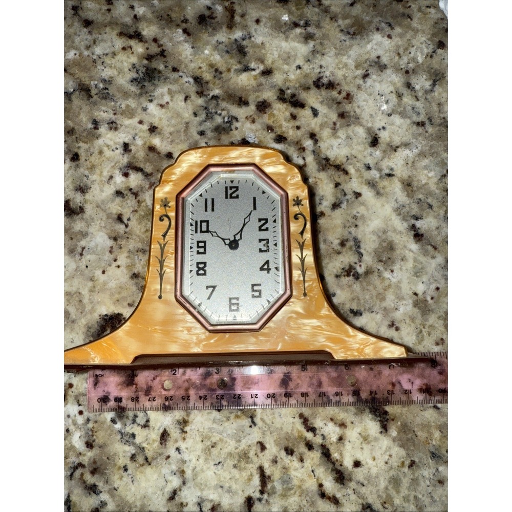 Vintage Art Deco Pearlized‎ Bakelite LUX Wind-Up Clock Sold As Is 4579